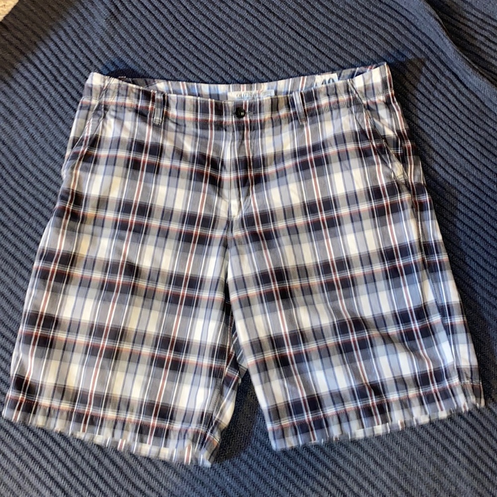 Men’s Old Navy shorts in excellent condition size 40